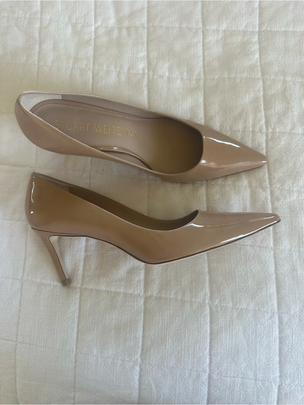 Stuart Weitzman Nude Patent Leather Pointed Toe Pumps – Size 8B